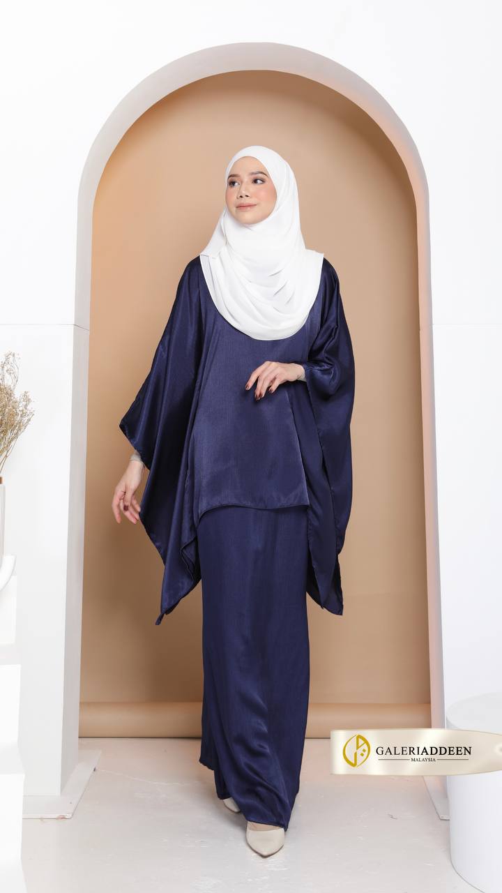 yara in navy blue pose yara_bygaleriaddeen