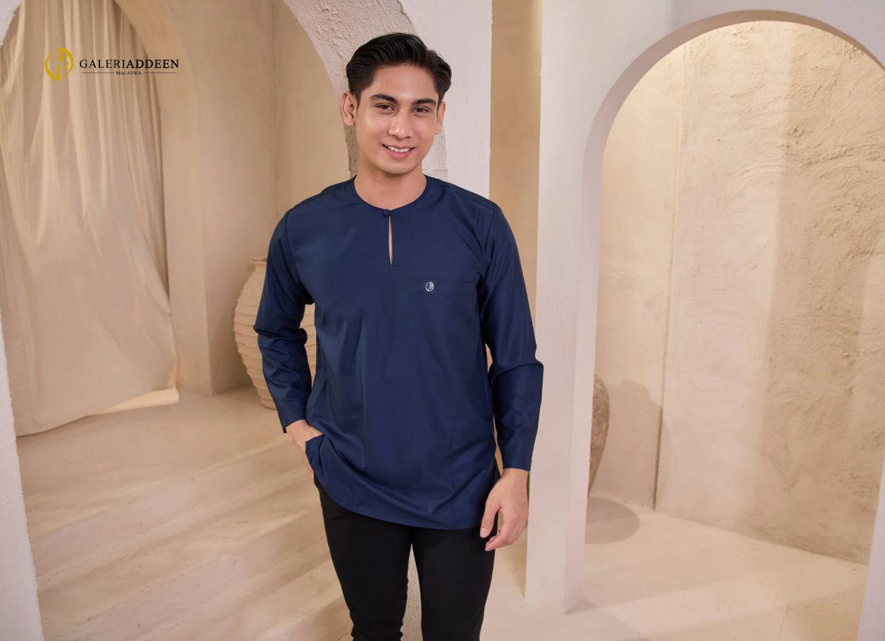 Kurta Ayden in navy blue wide kurta_bygaleriaddeen