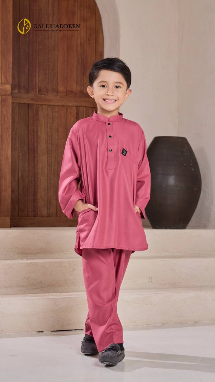 kurta yusuf in pink belacan pose kurtayusuf_bygaleriaddeen
