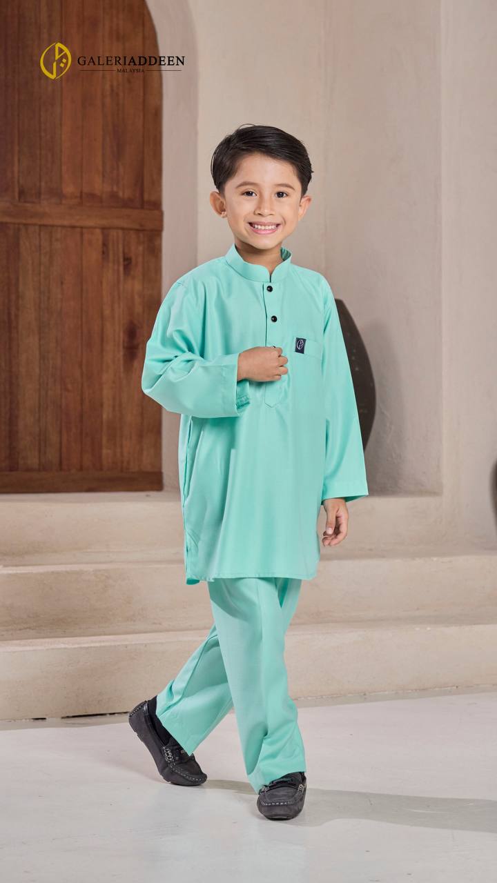 kurta yusuf in turqoise pose kurtayusuf_bygaleriaddeen