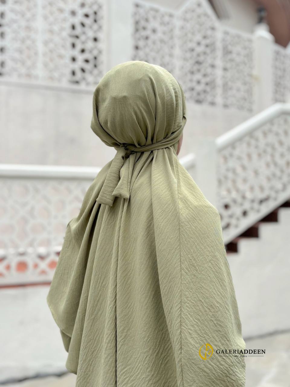 ilmira set matcha khimar tie back closeup ilmiraumrahset_bygaleriaddeen