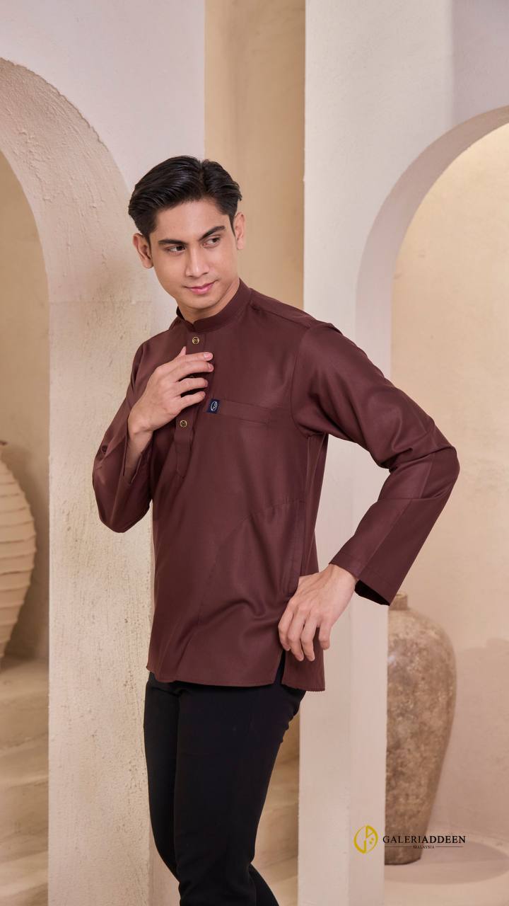 kurta umair rich brown pocket pose kurtaumair_bygaleriaddeen