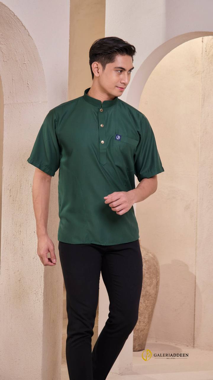 rizq 2.0 emerald green pose kurtarizq_bygaleriaddeen