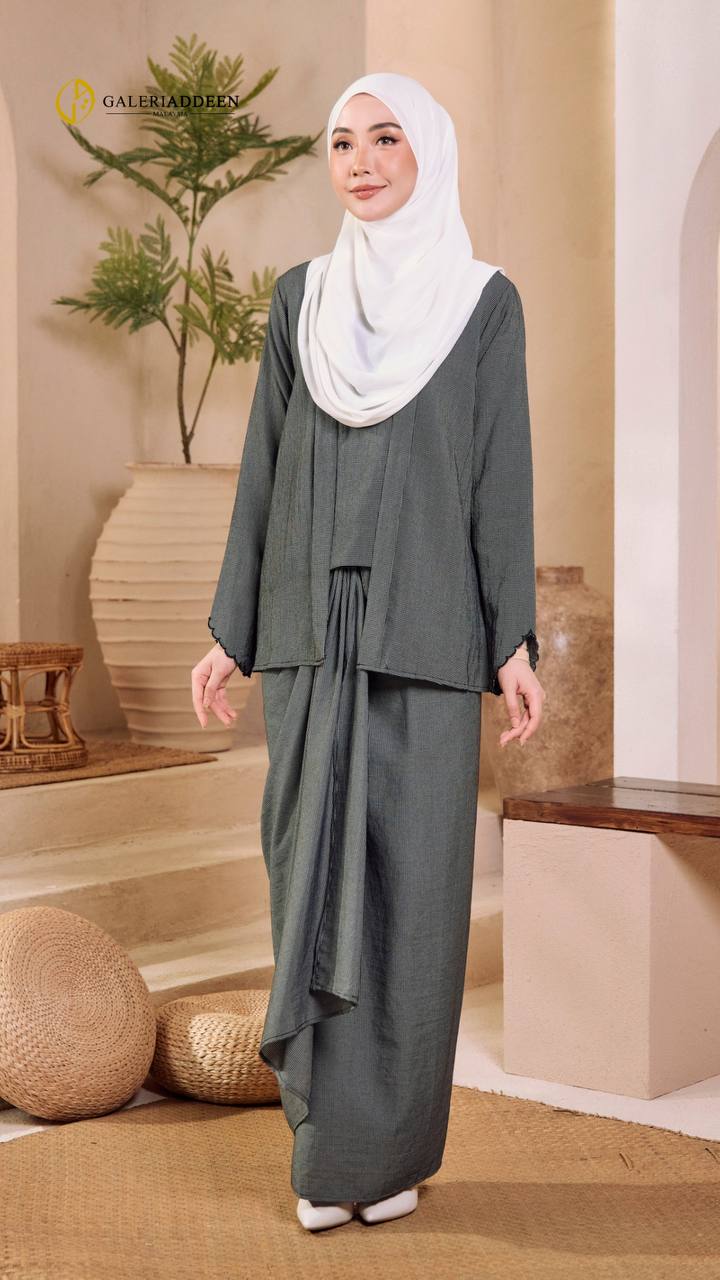 Embun in black side embun_bygaleriaddeen