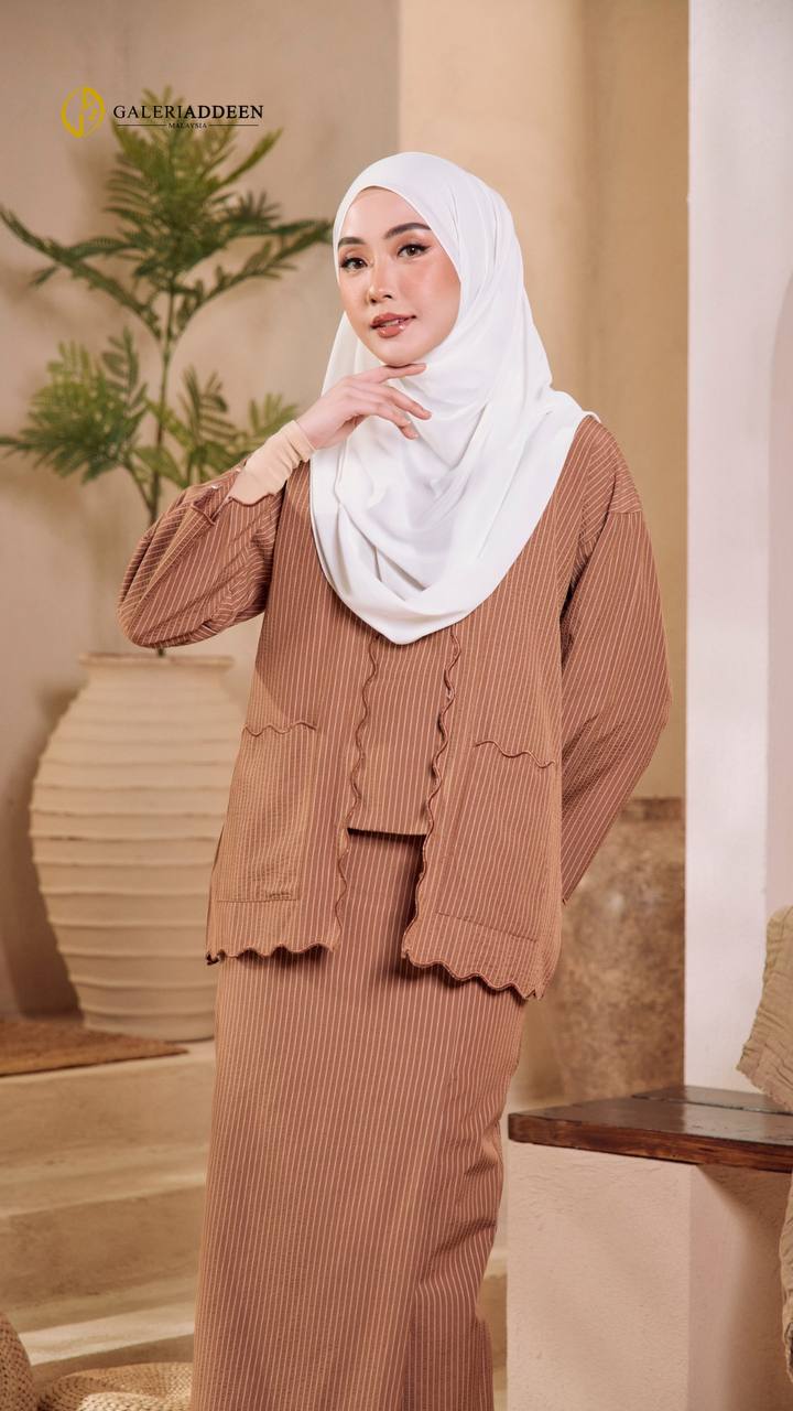 Kuntum in Rich Brown half pose kuntum_bygaleriaddeen