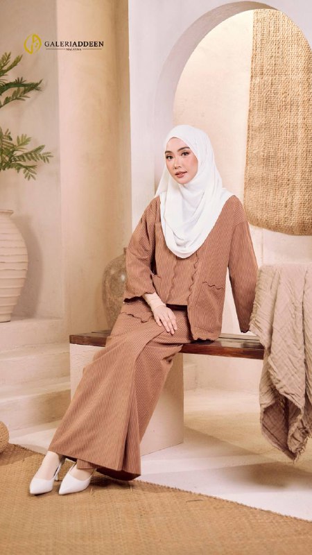 Kuntum in Rich Brown random2 kuntum_bygaleriaddeen