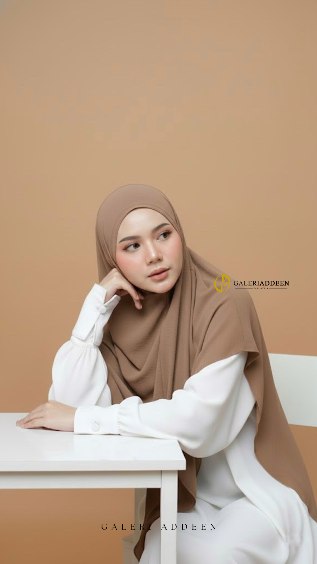 eliyah khimar full in light mocha pose eliyahkhimarhajiumrah_bygaleriaddeen