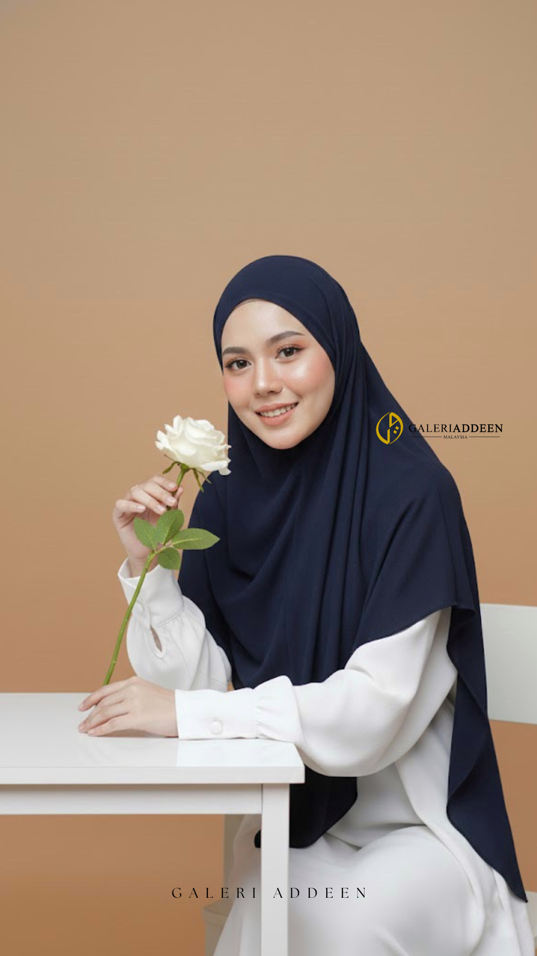 eliyah khimar full in navy pose eliyahkhimarhajiumrah_bygaleriaddeen