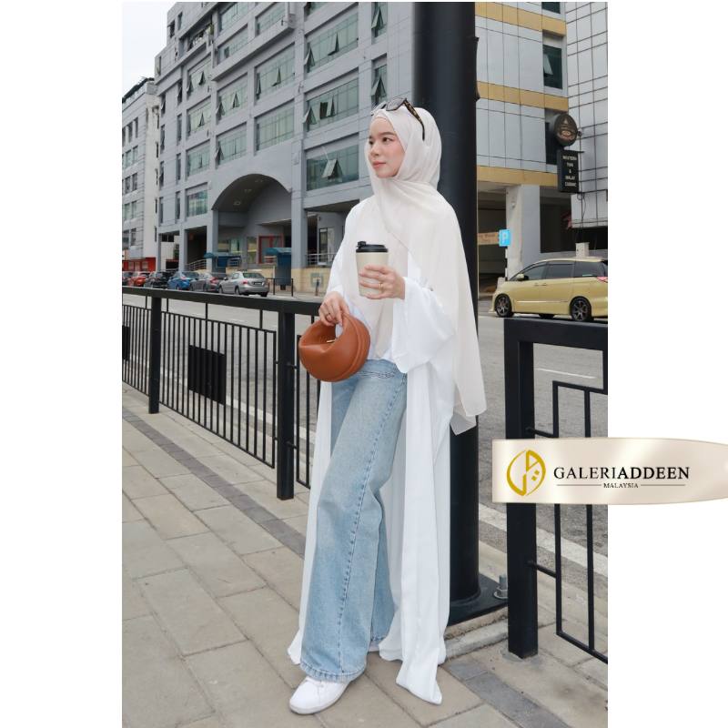 Sarra Cardigan in off white cover sarracardigan_bygaleriaddeen
