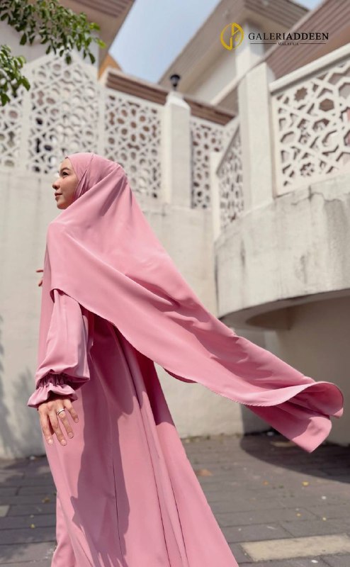 Issra Abaya in baby pink back deetd